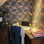 Les Trois Grottes Holiday home *