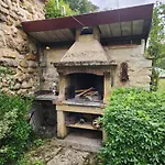 Les Trois Grottes Holiday home *
